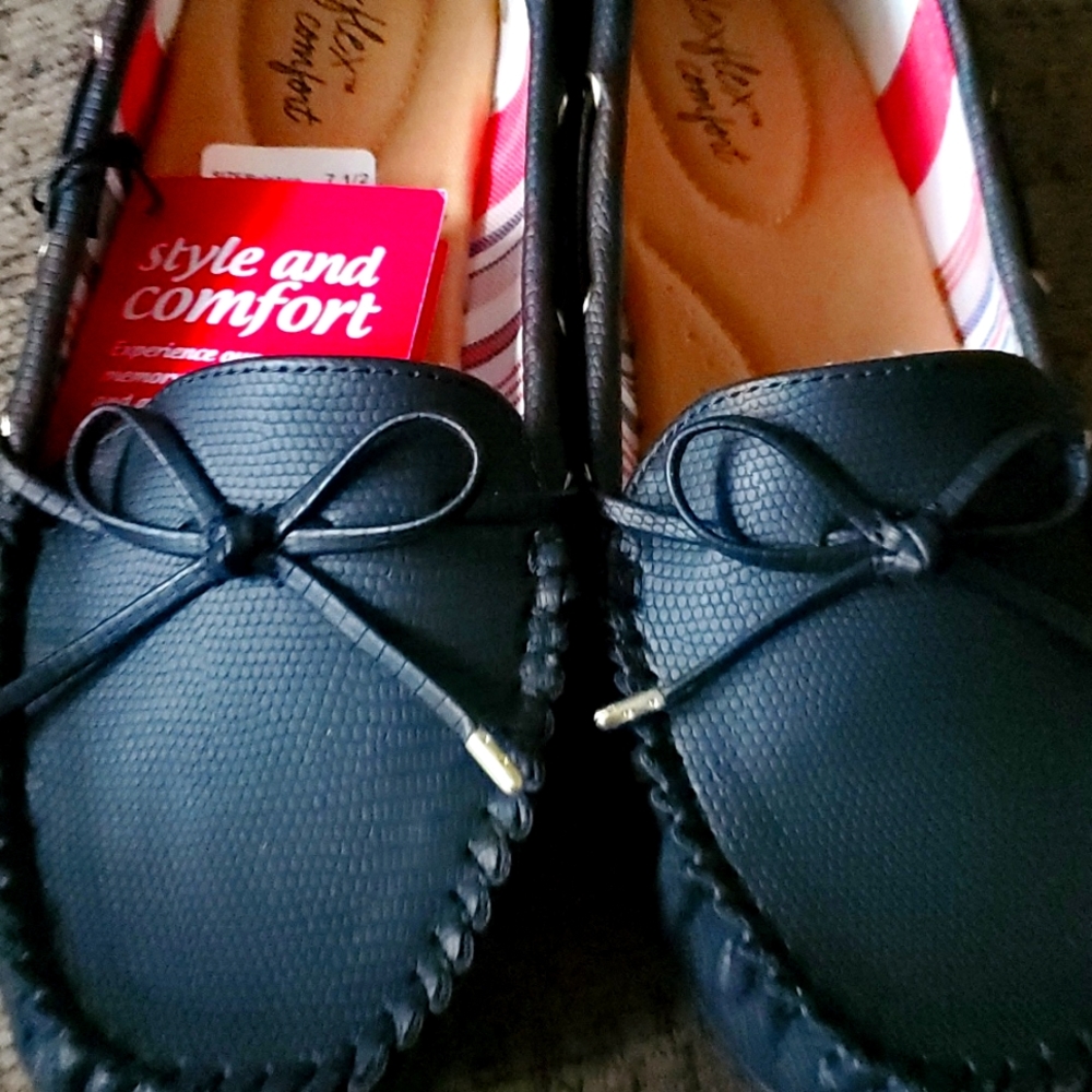 Brand new with tags dexflex 7 and half blue shoes